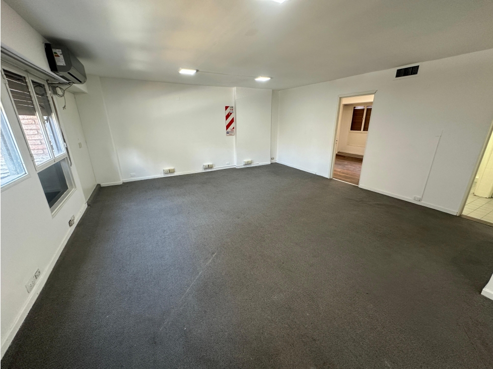 ALQUILER - OFICINA - PRIVADOS - COCINA - BV. CHACABUCO - 140m² — foto 3
