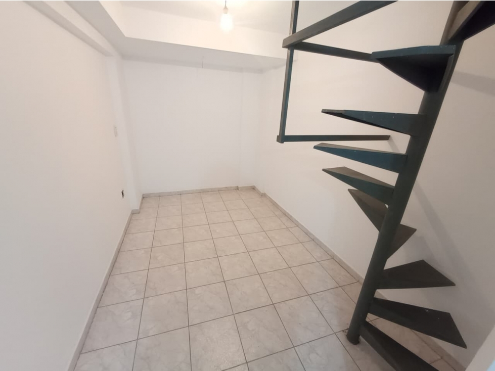 ALQUILER - LOCAL CON VIDRIERA + SUBELO - TOTAL 50M2 - B° GENERAL PAZ - 6