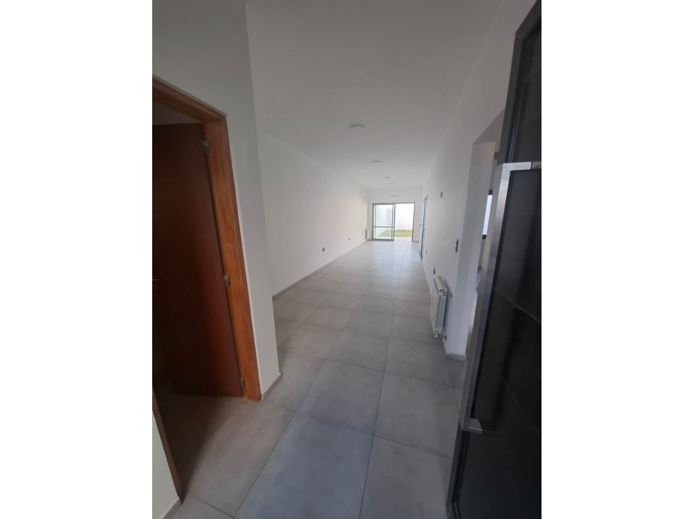 VENTA - CASA 2 DORMITORIOS - COCHERA - PATIO CON ASADOR - DOCTA — foto 3