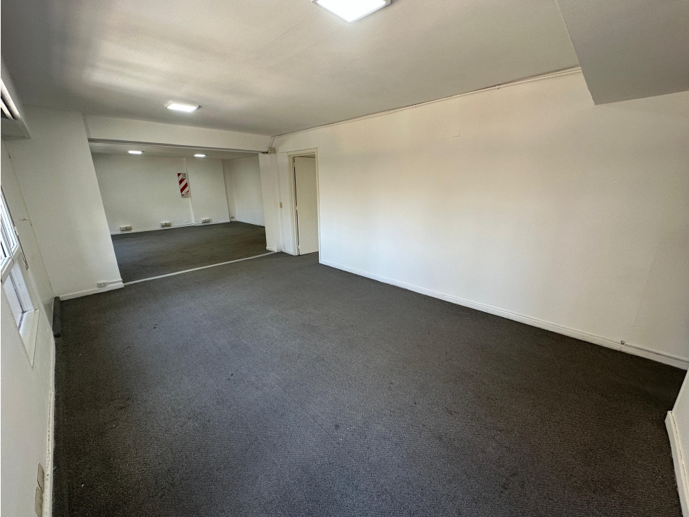 ALQUILER - OFICINA - PRIVADOS - COCINA - BV. CHACABUCO - 140m² — foto 2