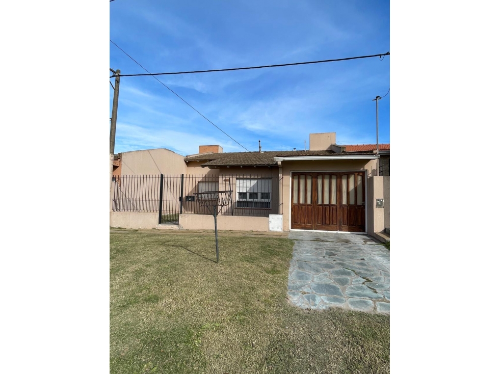 casa de tres dormitorios Necochea - 1