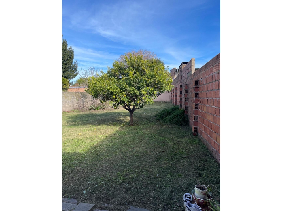 casa de tres dormitorios Necochea - 2