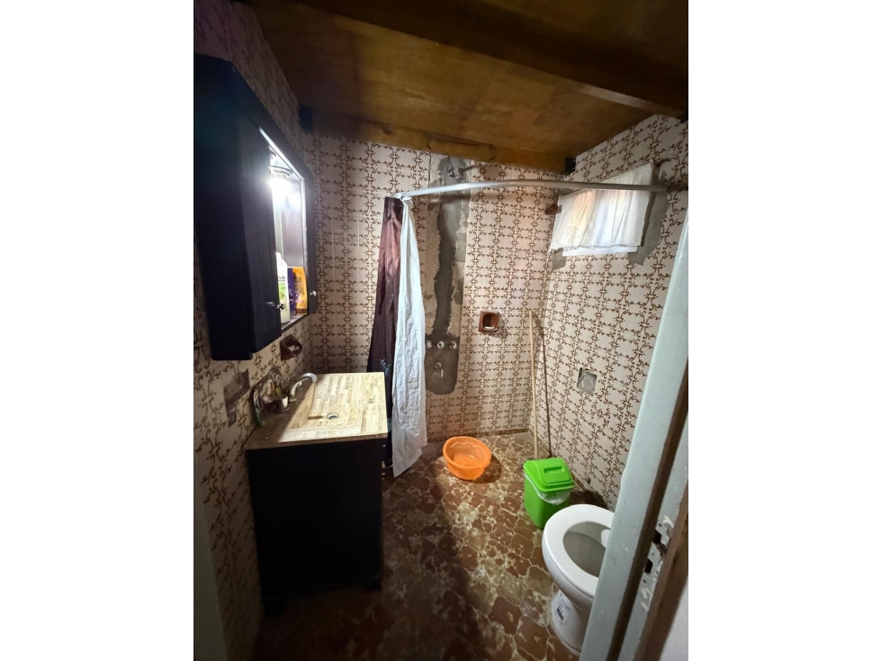 Casa de 2 dormitorios + altillo a 100 metros de Av. 10 - 5