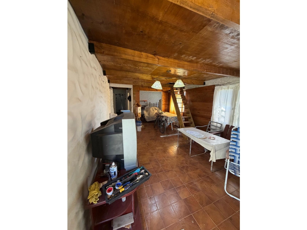 Casa de 2 dormitorios + altillo a 100 metros de Av. 10 - 3