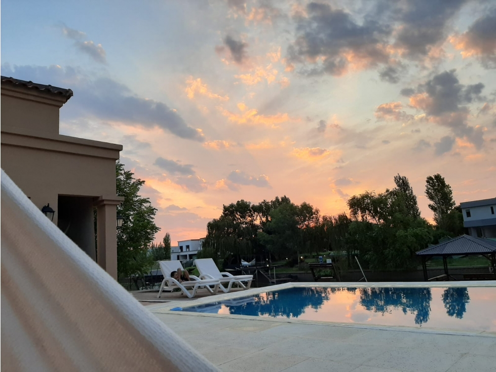 VENTA CASA SAN MARCO TIGRE FRENTE AL RIO MUELLE GALERIA PISCINA — foto 4