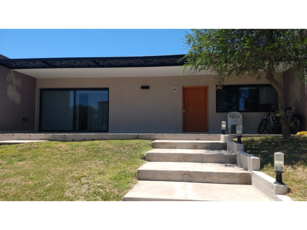 VENTA CHALET CORDOBA LAS CAÑITAS BARRIO PRIVADO CARLOS PAZ PISCINA - 2