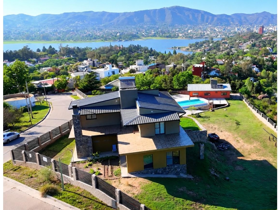 VENTA EXCLUSIVA CASA CON HELIPUERTO VILLA DEL LAGO - 2