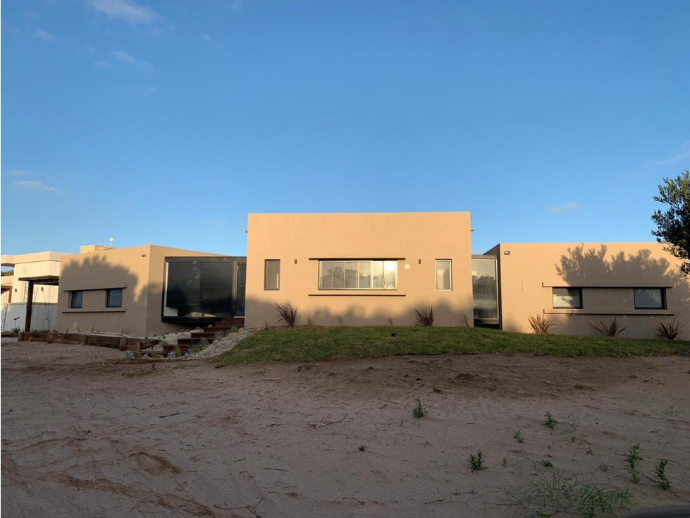 VENTA CASA PINAMAR COSTA ESMERALDA 4 DORMITORIOS - 5