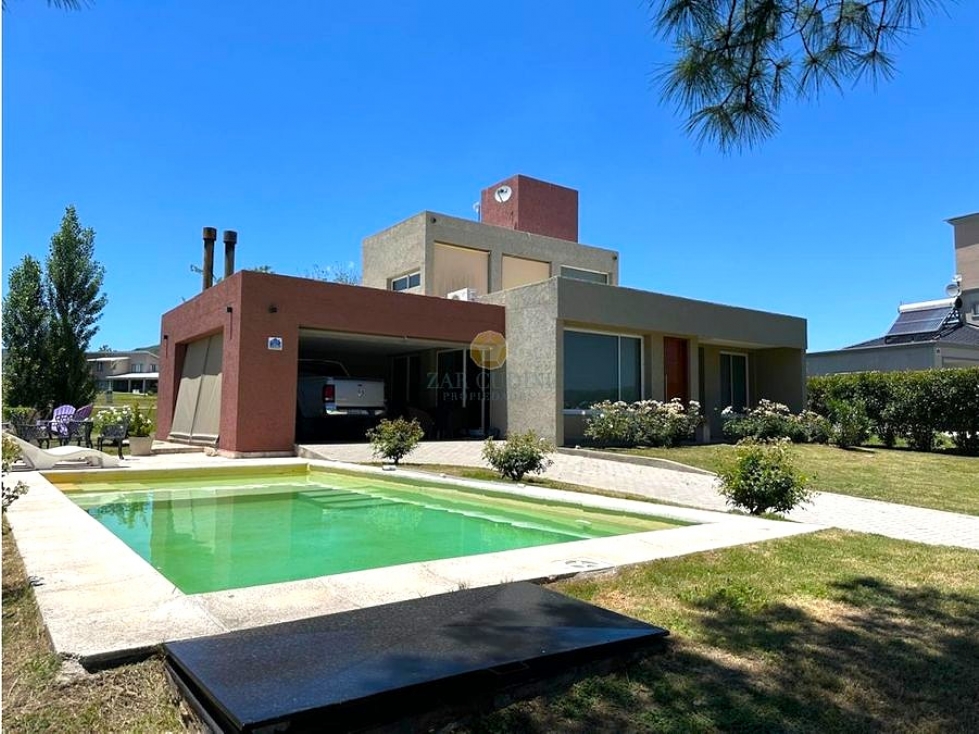 VENTA ESPECTACULAR CASA EN COUNTRY CARLOS PAZ GOLF