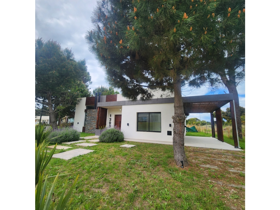 PINAMAR, CASA 4 AMBIENTES A ESTRENAR BARRIO NAYADES
