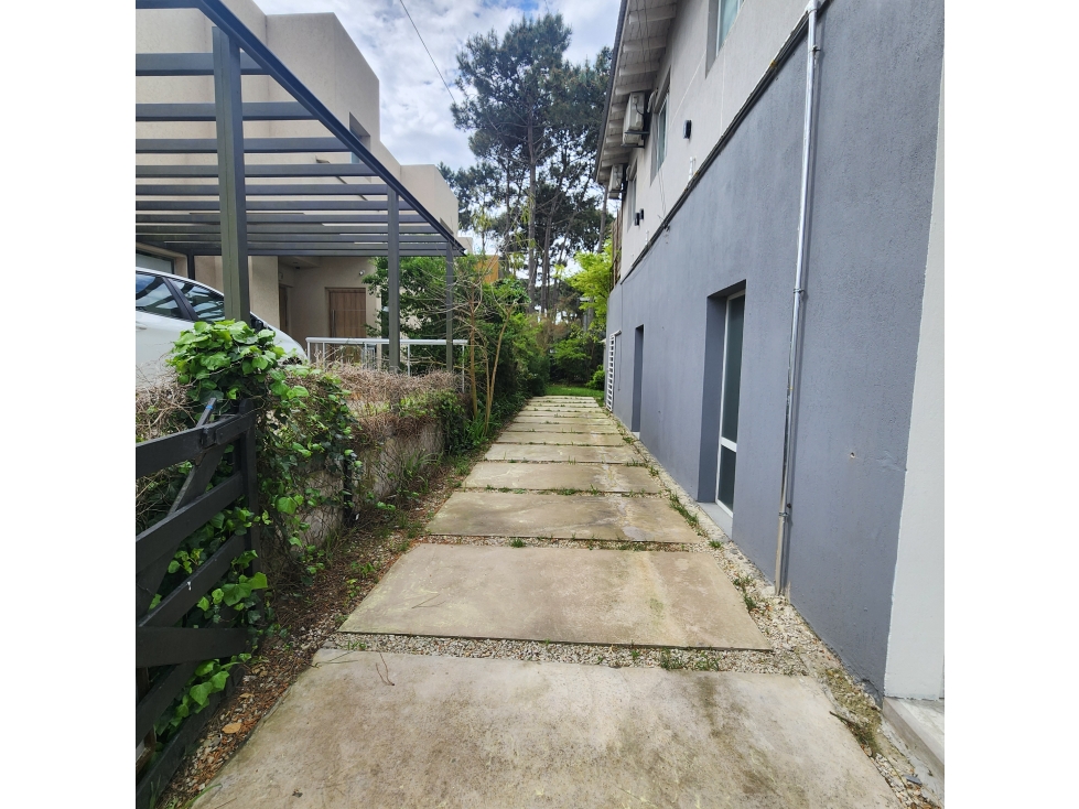 PINAMAR CENTRO CASA PH DE 4 AMBIENTES COCHERA PARRILA PATIO — foto 4