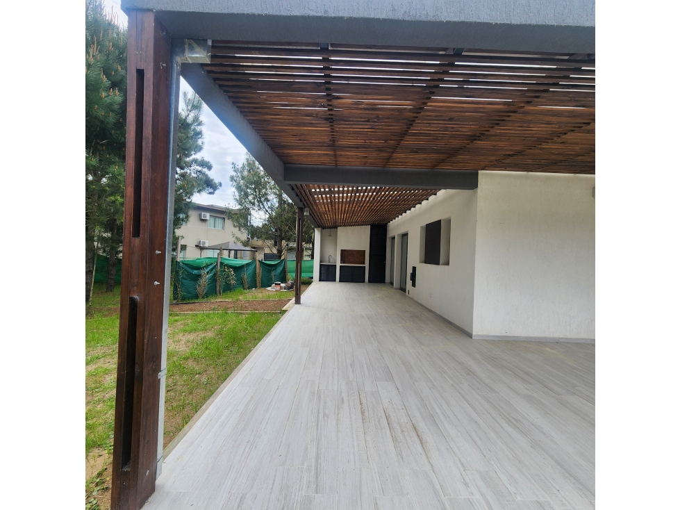PINAMAR, CASA A ESTRENAR 3 DORMITORIOS, JARDIN, PARRILLA — foto 5