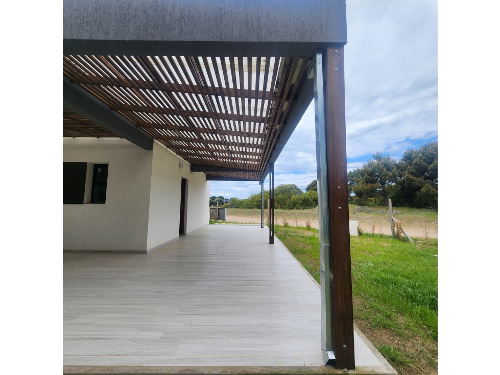 PINAMAR, CASA A ESTRENAR 3 DORMITORIOS, JARDIN, PARRILLA — foto 6