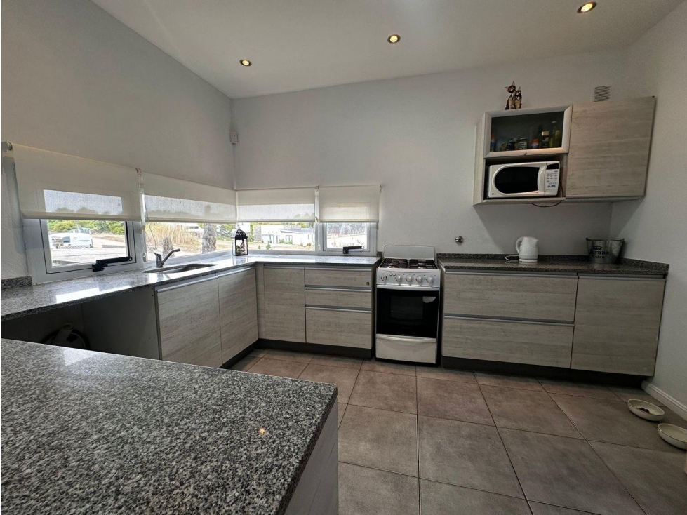 CASA EN VENTA 4 DORM 4 BAÑOS COSTA ESMERALDA SENDEROS 2 LOTE 3 — foto 5