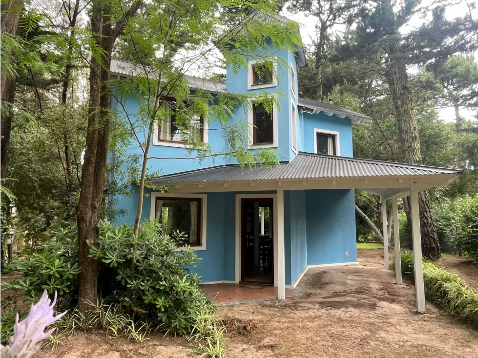 VALERIA DEL MAR BOSQUE, ORIGINAL CASA DE DISEÑO EN DOS PLANTAS