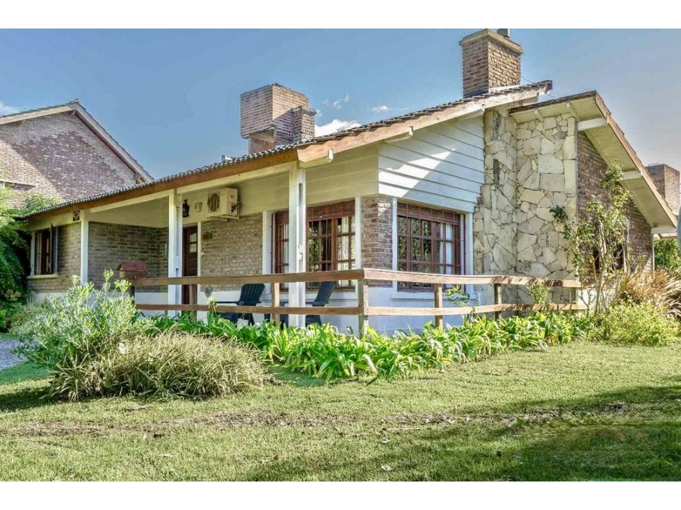 CASA EN VENTA PINAMAR 3 DORM A 70 MTS DE LA PLAYA..!