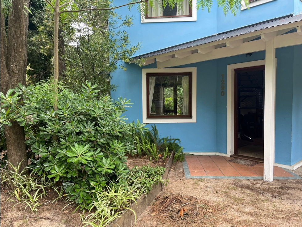 VALERIA DEL MAR BOSQUE, ORIGINAL CASA DE DISEÑO EN DOS PLANTAS — foto 4