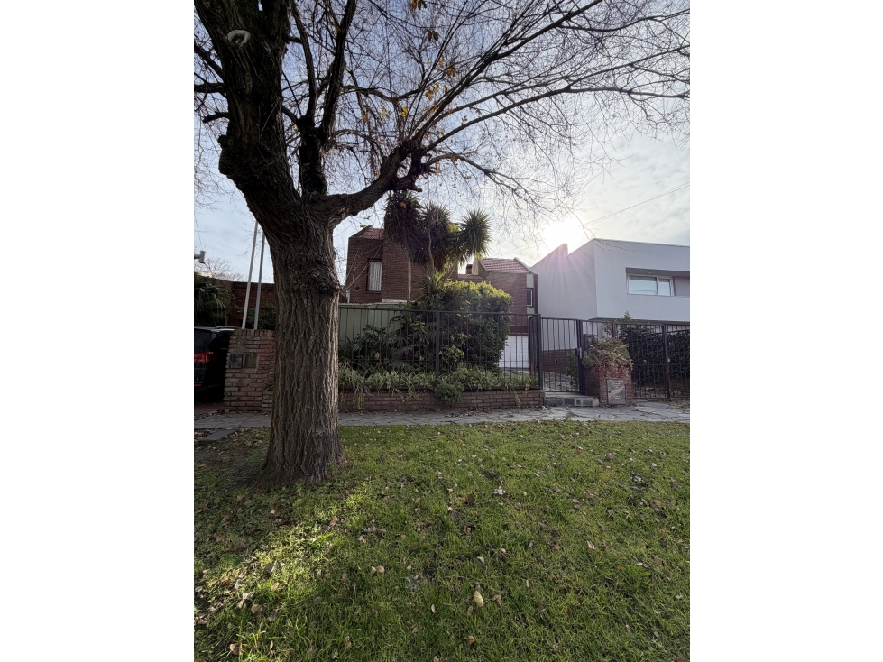 Venta. Casa 5 Ambientes. Barrio San Carlos - 2