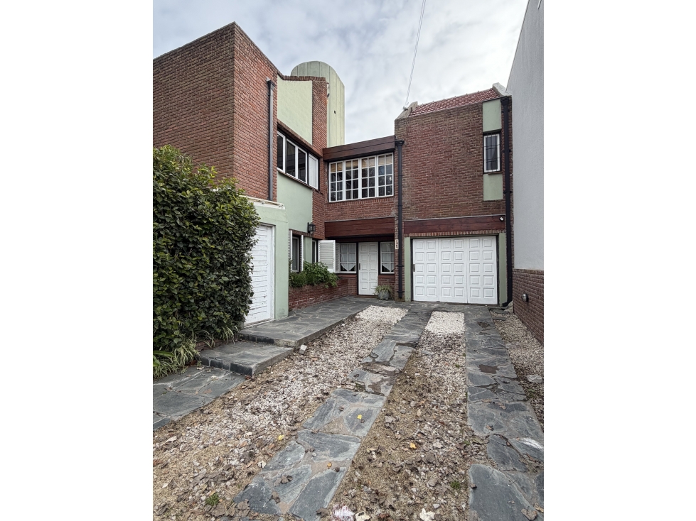 Venta. Casa 5 Ambientes. Barrio San Carlos - 1