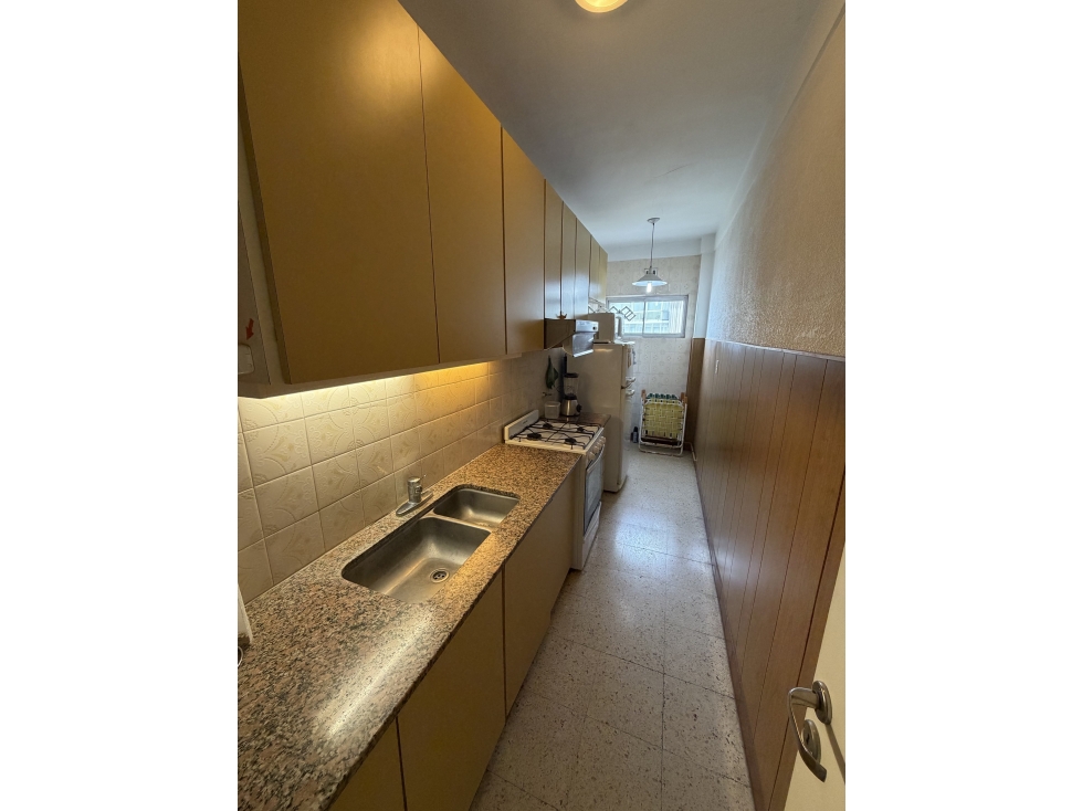 VENTA. DEPARTAMENTO DE 2 AMB CON ESPACIO COCHERA. ZONA VARESE - 6