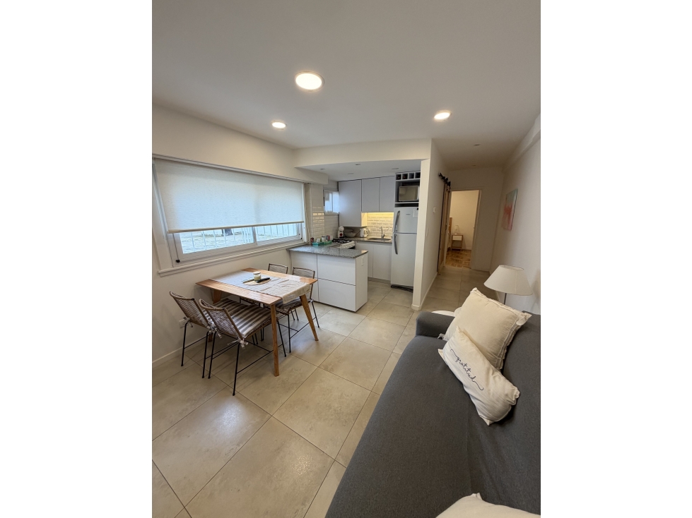 Departamento 2 amb con espacio cochera. Zona Varese