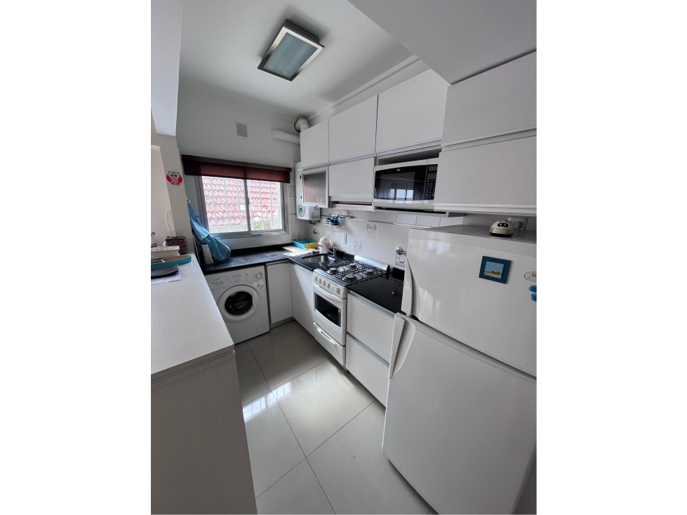 Departamento 2 amb con cochera y patio. Zona Varese — foto 4