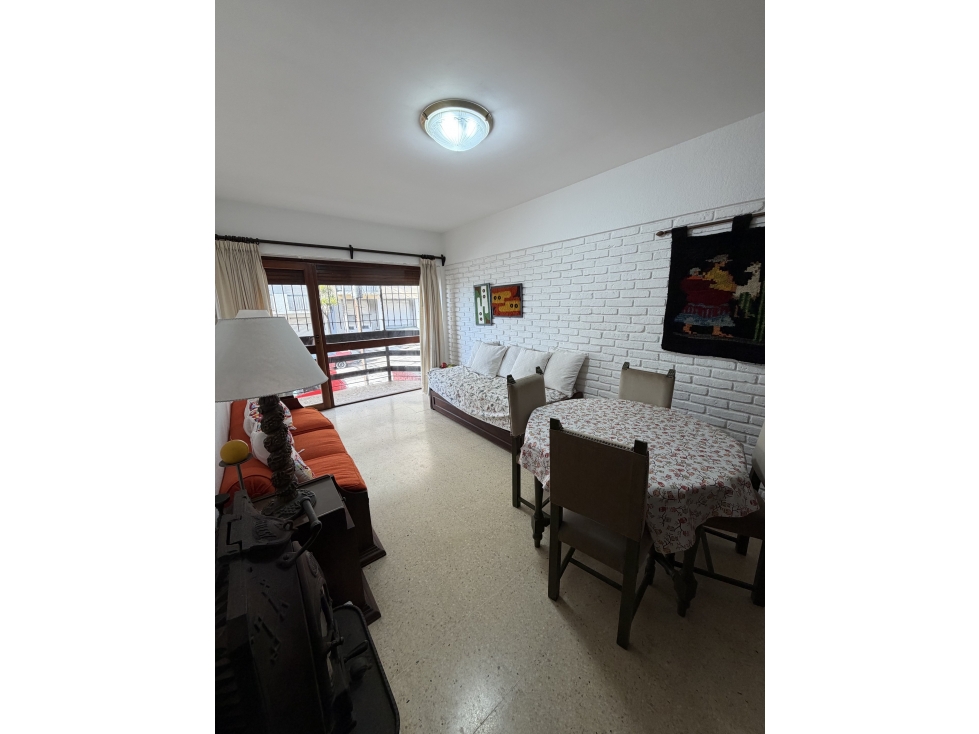 Departamento 2 amb con cochera. Zona Varese - 5