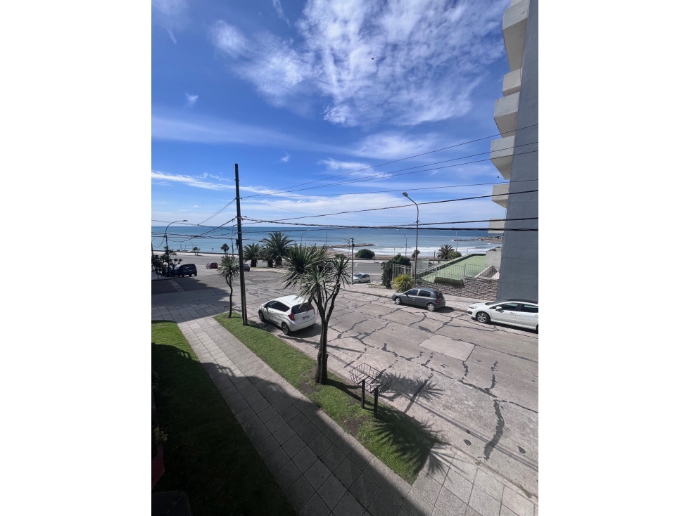 Departamento 2 amb con cochera. Zona Varese