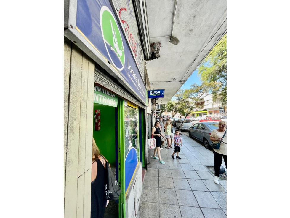 VENTA DOS LOCALES COMERCIALES EN BLOCK A METROS DE PASEO ALDREY — foto 2