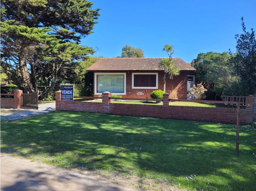 VENTA CASA 3 AMBIENTES CON PILETA Y QUINCHO EN MAR CHIQUITA - 2