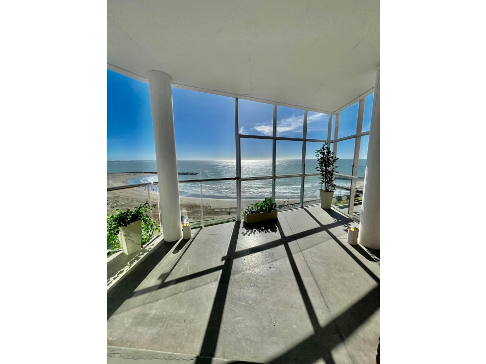 VENTA SEMIPISO 3 AMBIENTES CON COCHERA Y BAULERA FRENTE AL MAR VARESE