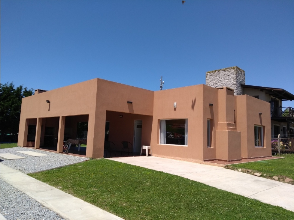 VENTA DE CASA DE TRES AMBIENTES EN MAR CHIQUITA - 1