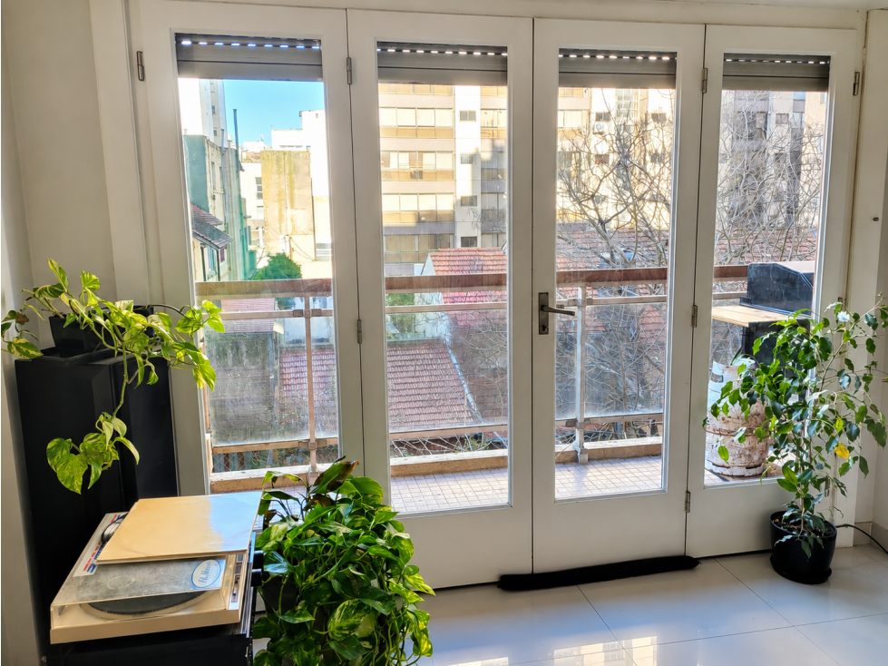 VENTA DEPARTAMENTO 3 AMBIENTES AL FRENTE Y CON COCHERA EN LA PERLA — foto 5