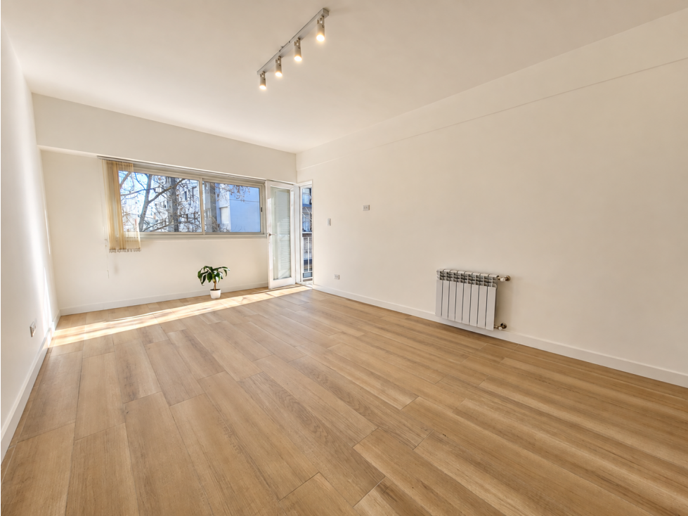 VENTA DEPARTAMENTO 3 AMBIENTES CON BALCÓN SALIENTE COCHERA PLAZA MITRE — foto 2