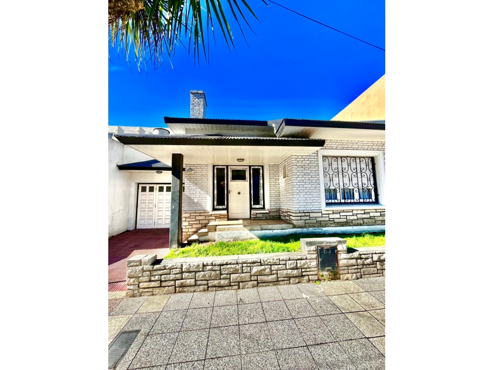 VENTA CHALET CON DEPARTAMENTO EN BARRIO CHAUVIN