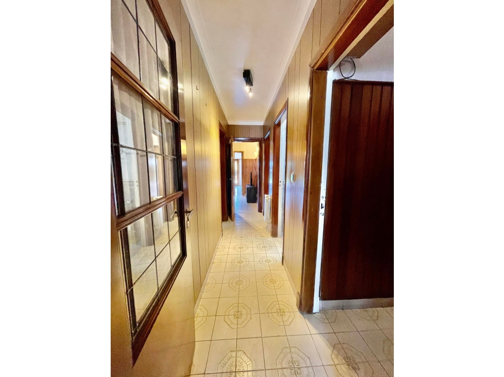 VENTA IMPECABLE CHALET Y DTO SOBRE LOTE DE 450m2 A METROS DE AV COLON — foto 4