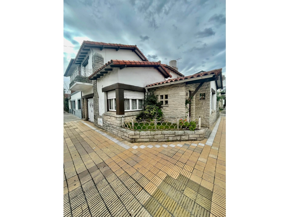 VENTA CHALET CON DEPARTAMENTO EN ESQUINA ZONA MACROCENTRO — foto 3