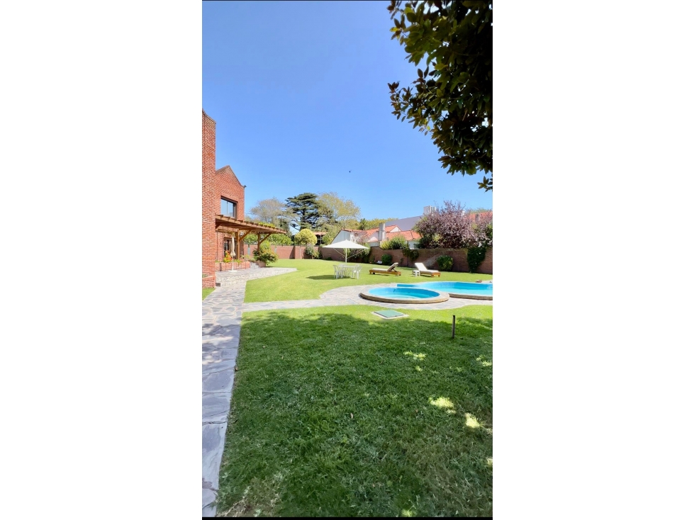 VENTA RESIDENCIA CON PISCINA ESTUDIO DE GRABACIÓN BARRIO LOS TRONCOS — foto 2