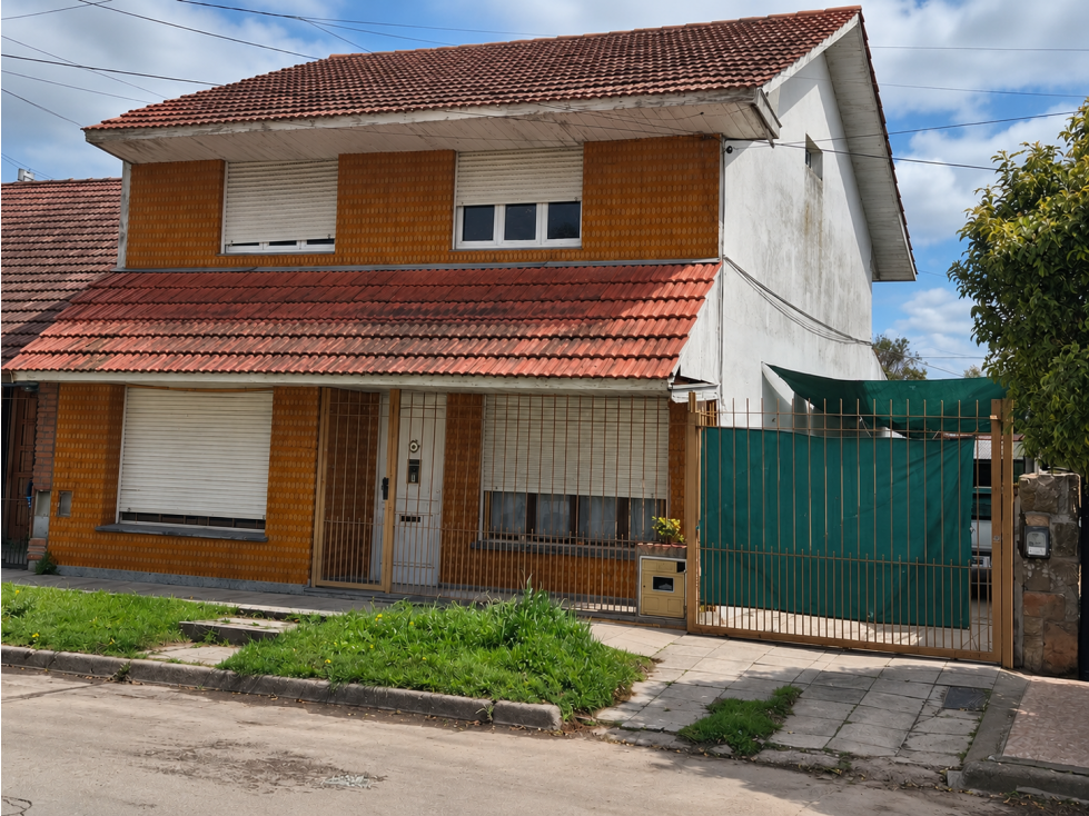 VENTA CASA DE 4 AMBIENTES MAS DEPARTAMENTO EN BARRIO 9 DE JULIO