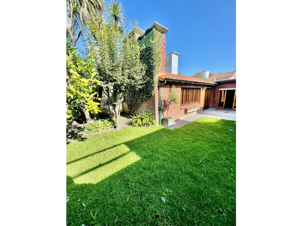 VENTA IMPECABLE CHALET Y DTO SOBRE LOTE DE 450m2 A METROS DE AV COLON — foto 6