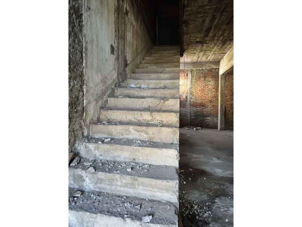 VENTA DE GALPON DE 90 MTS CON IMPORTANTE LOSA PARA PROYECTO - 4