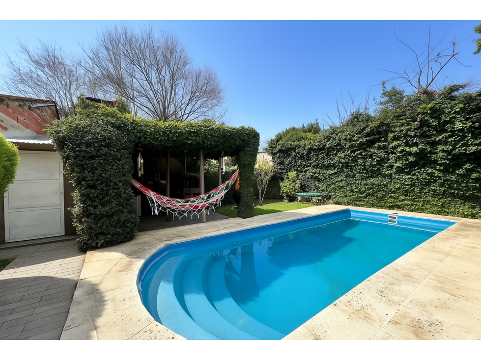VENTA CASA 4 AMBIENTES CON PILETA EN BARRIO CAISAMAR — foto 3