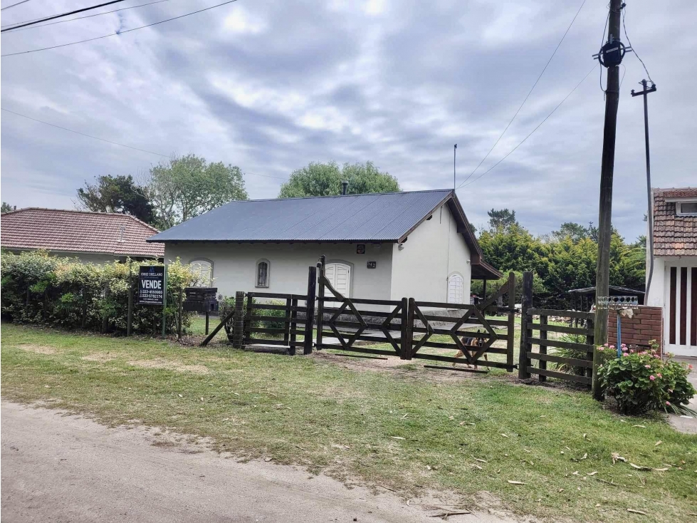 VENTA CASA EN MAR CHIQUITA SOBRE LOTE DE 720 m2 - 1