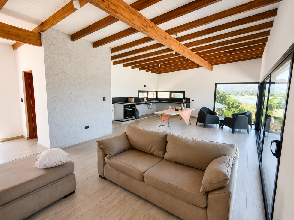 CASA DE CATEGORÍA CON VISTA PANORÁMICA AL LAGO SAN ROQUE - 2