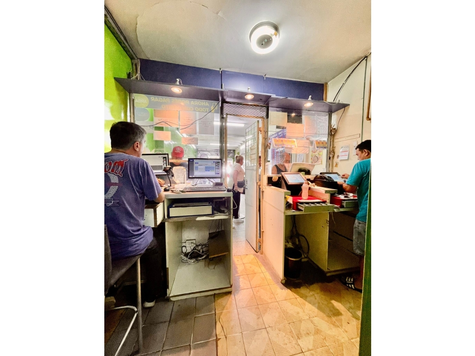 VENTA DOS LOCALES COMERCIALES EN BLOCK A METROS DE PASEO ALDREY — foto 4