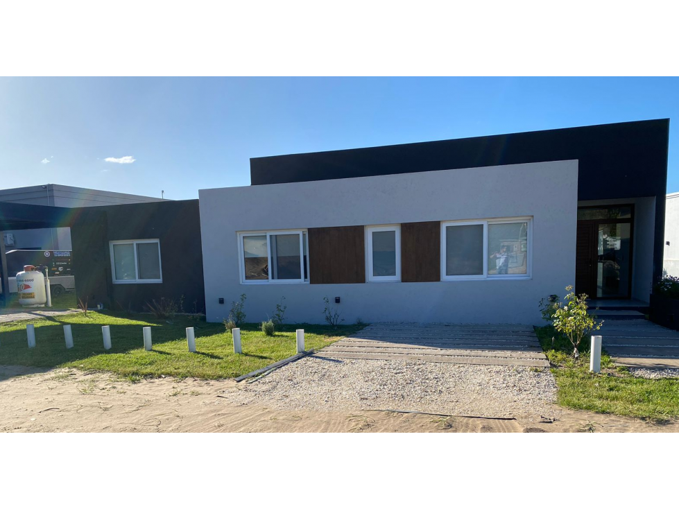 CASA EN VENTA EN COSTA ESMERALDA - ECUESTRE 275