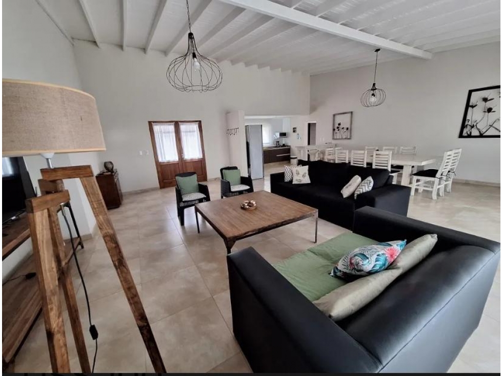 Casa Alquiler Costa Esmeralda Residencial 1 Lote 466 4 Dorm Parrilla — foto 3