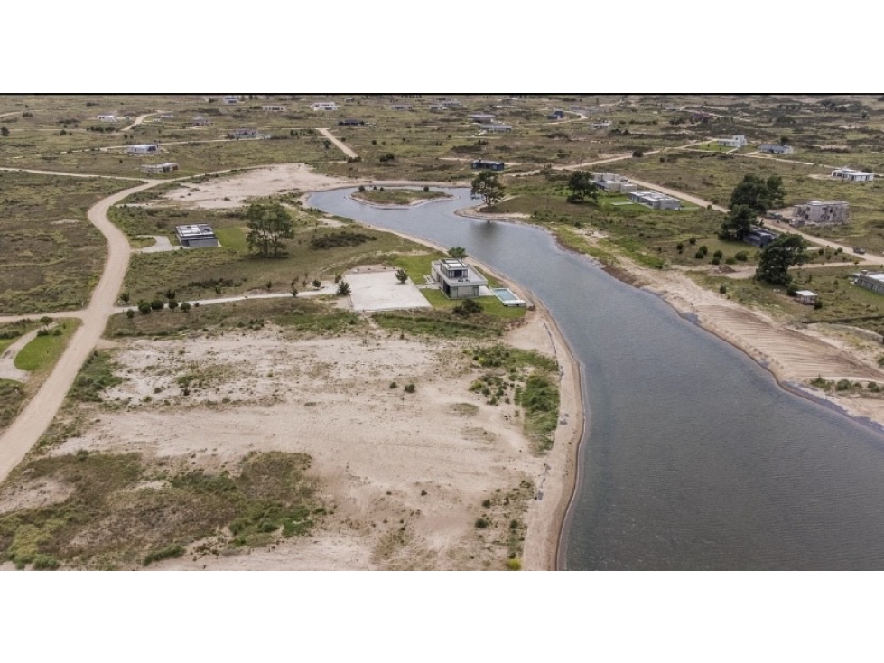 Lote en Barrio Privado El Salvaje con fondo de laguna - 3