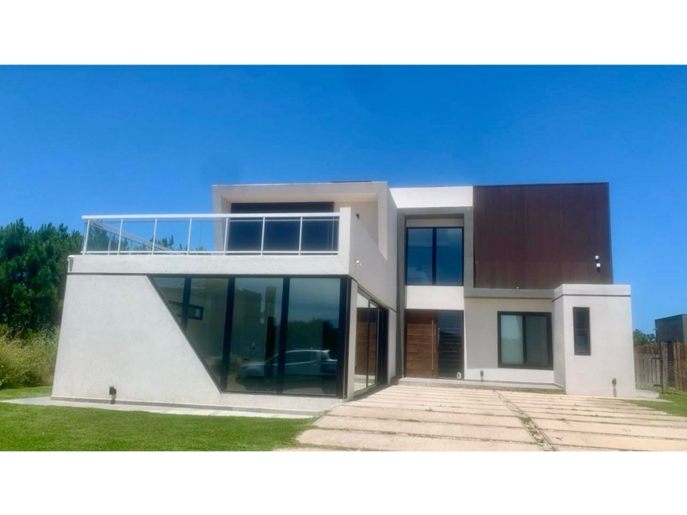 CASA EN COSTA ESMERALDA - MARÍTIMO I 60 A - VENTA