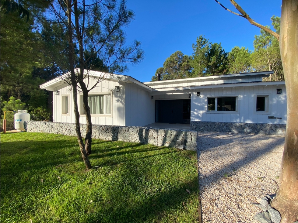 Casa Alquiler Costa Esmeralda Barrio Deportivo Lote 522 4 Dorm Piscina